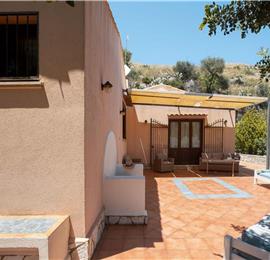 3 bedroom villa with pool and tennis court in Sicily, sleeps 6-8